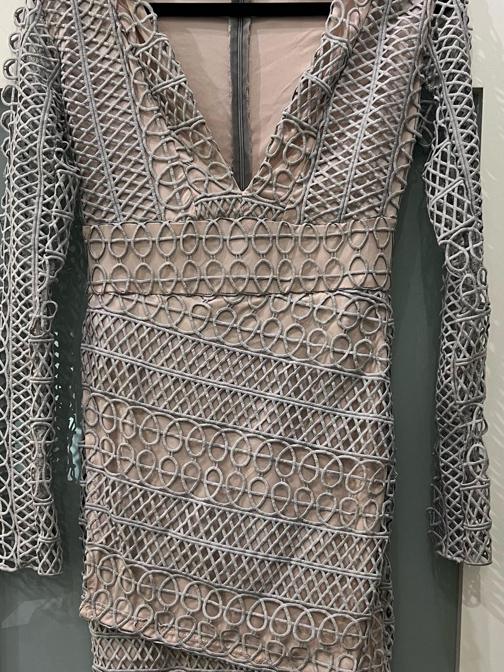 MISSGUIDED Elegant Gray Lace-Overlay V-Neck Bodycon Dress Size 4